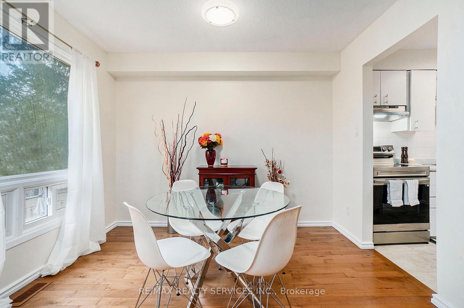 6 - 2415 Southvale Crescent