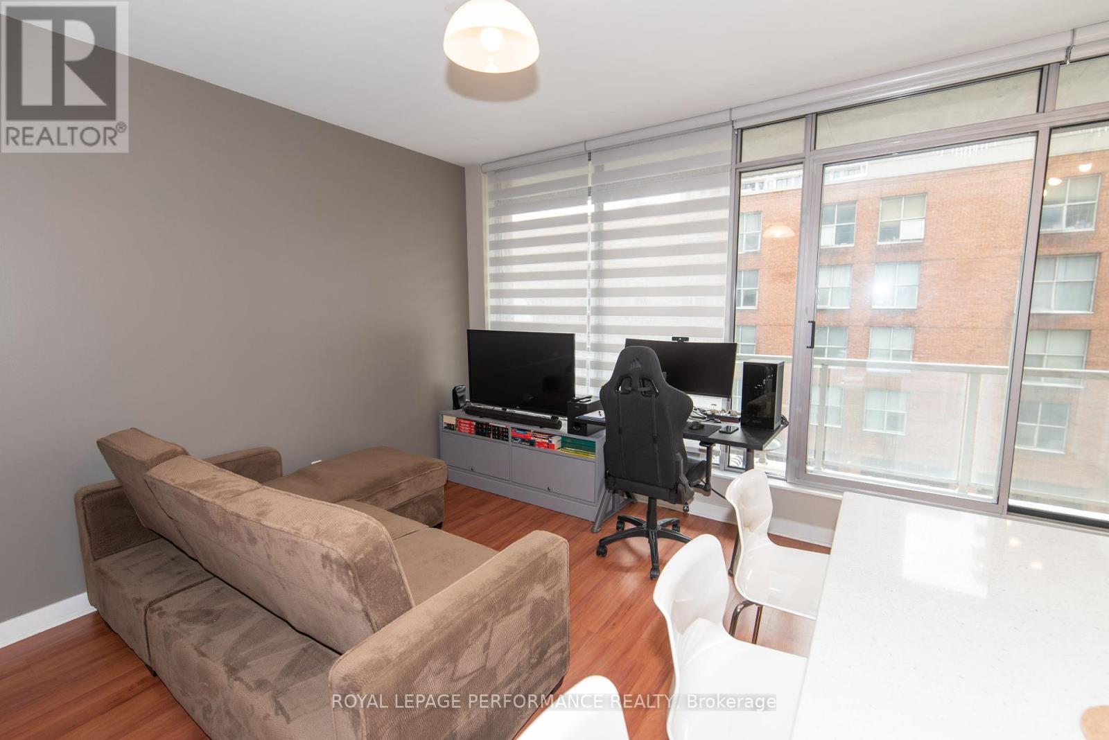 401 - 383 Cumberland Street