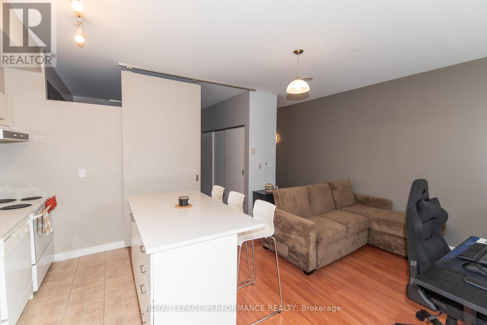 401 - 383 Cumberland Street