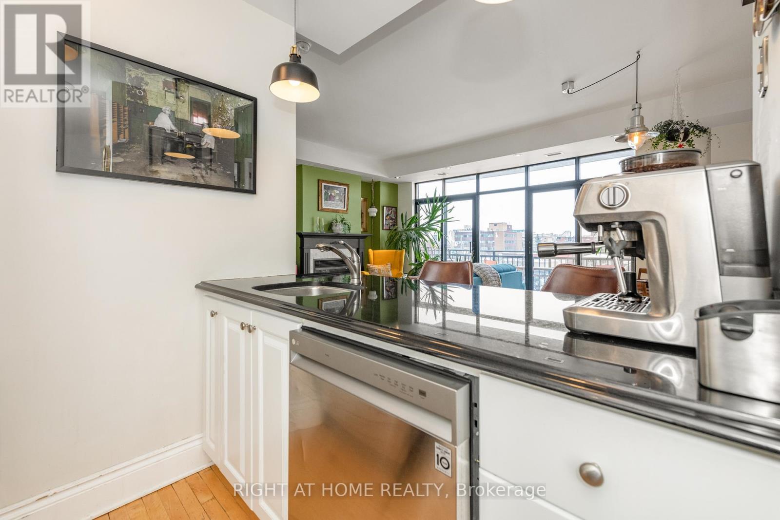 504 - 364 Cooper Street