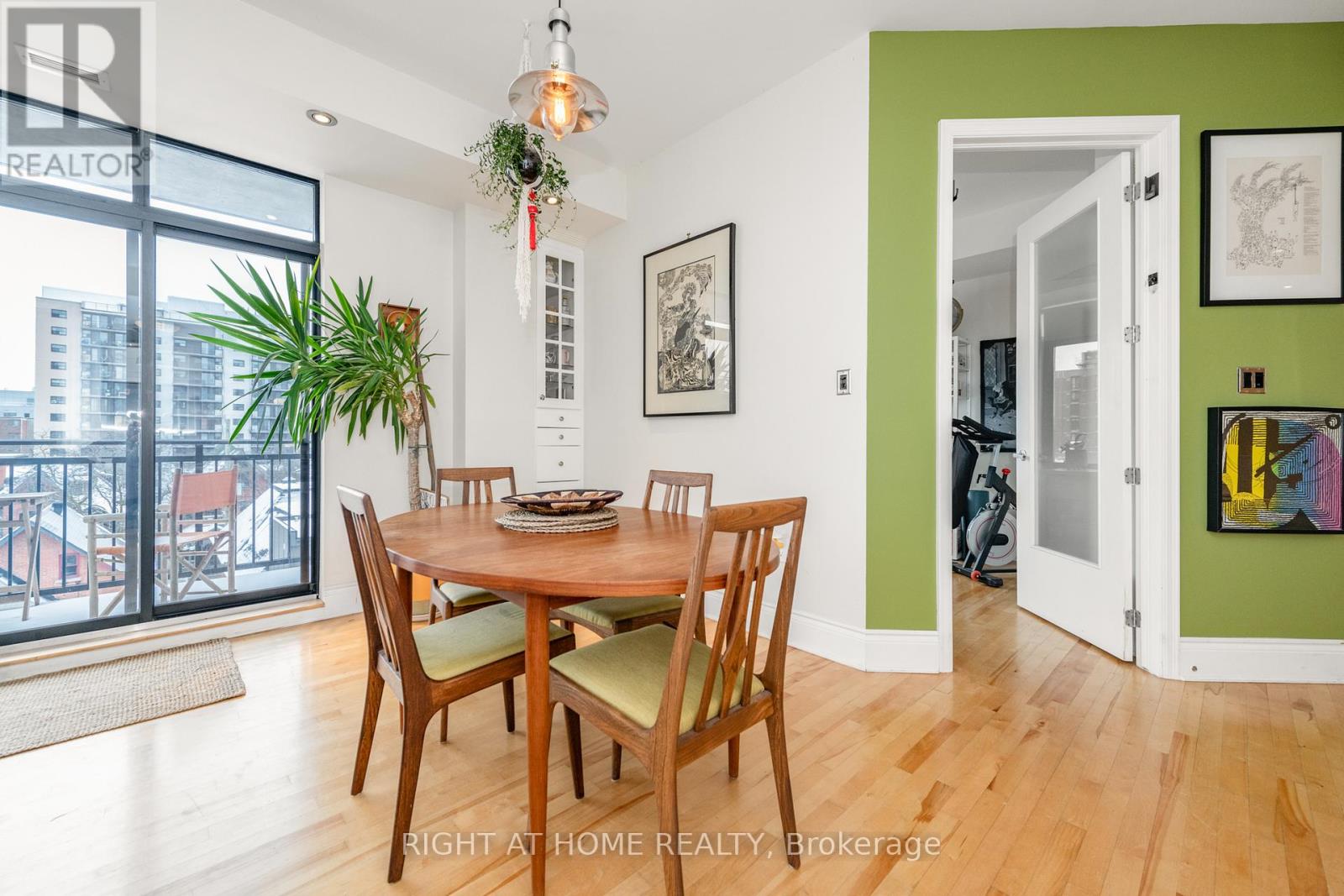 504 - 364 Cooper Street