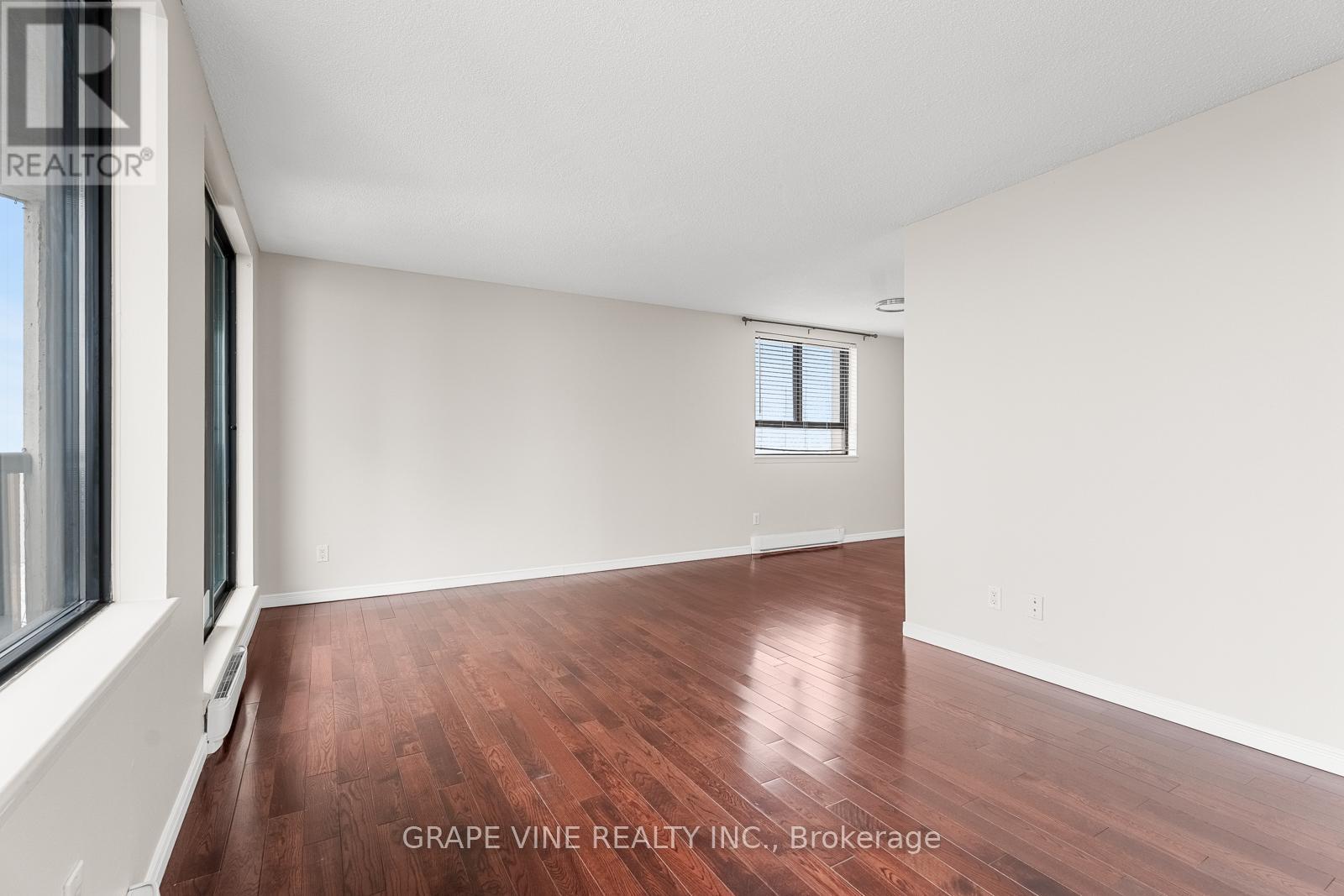 907 - 470 Laurier Avenue W