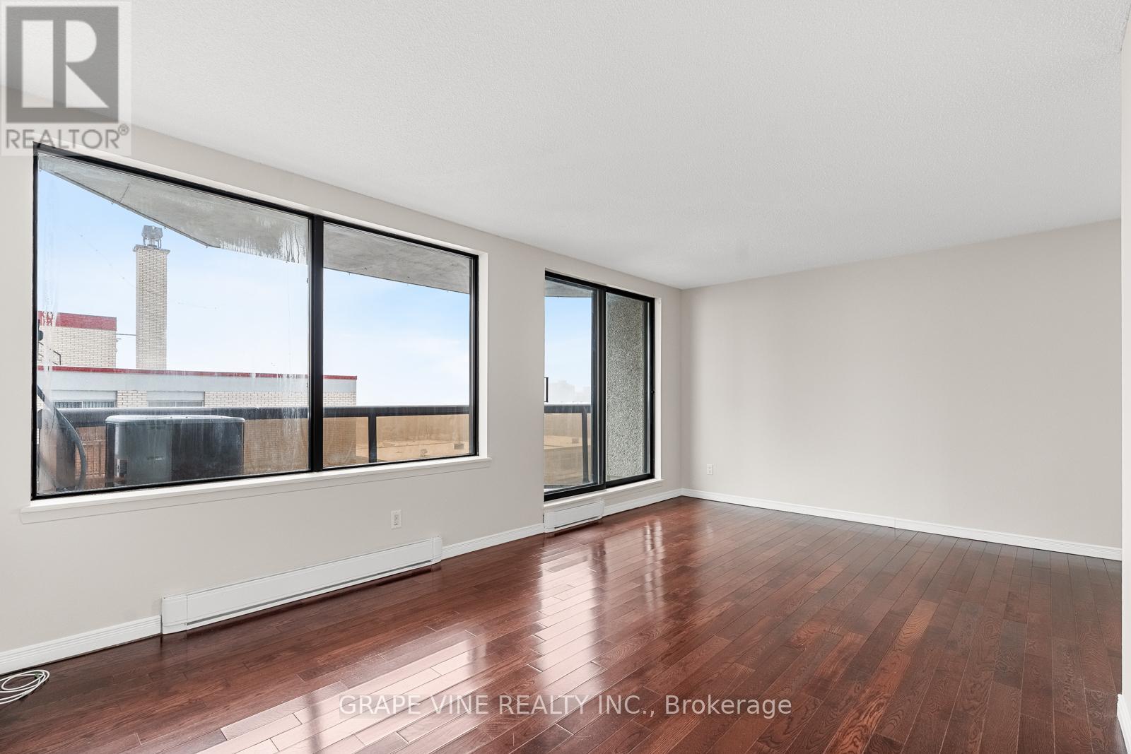 907 - 470 Laurier Avenue W