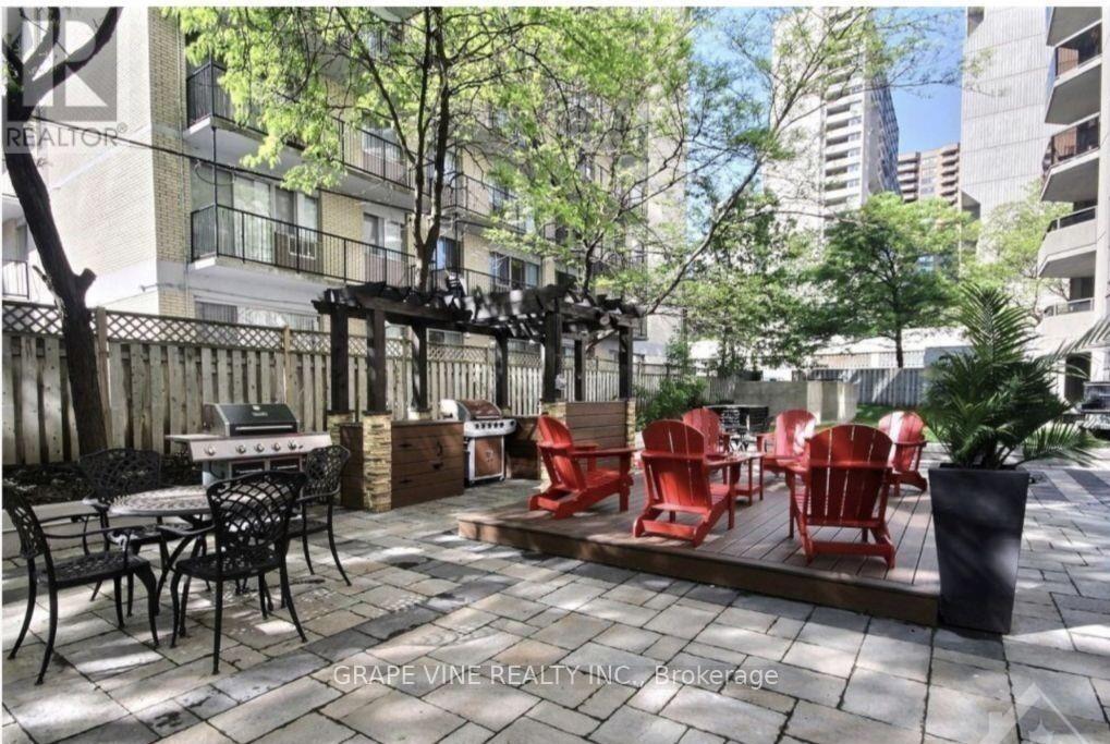 907 - 470 Laurier Avenue W