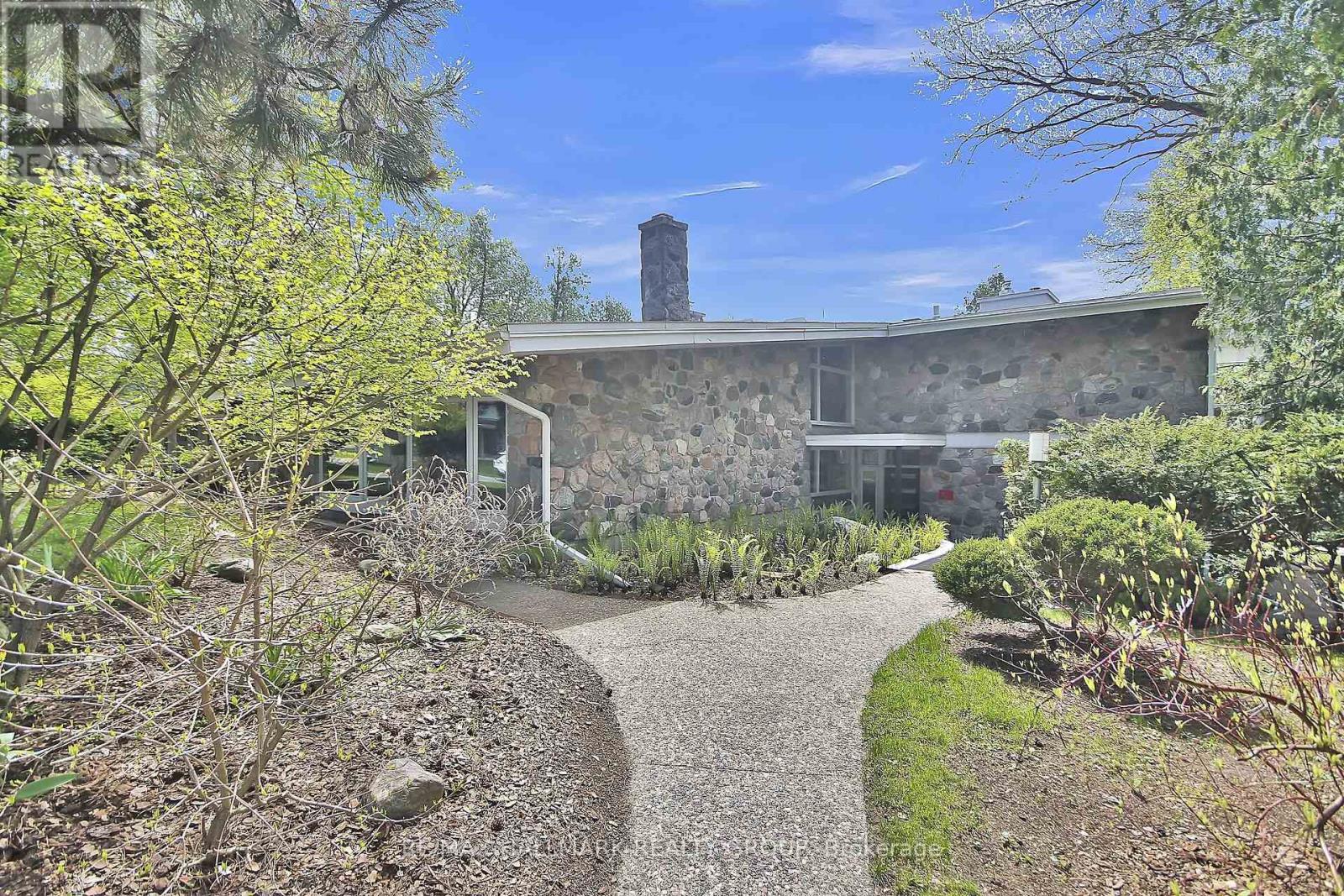10 Qualicum Street