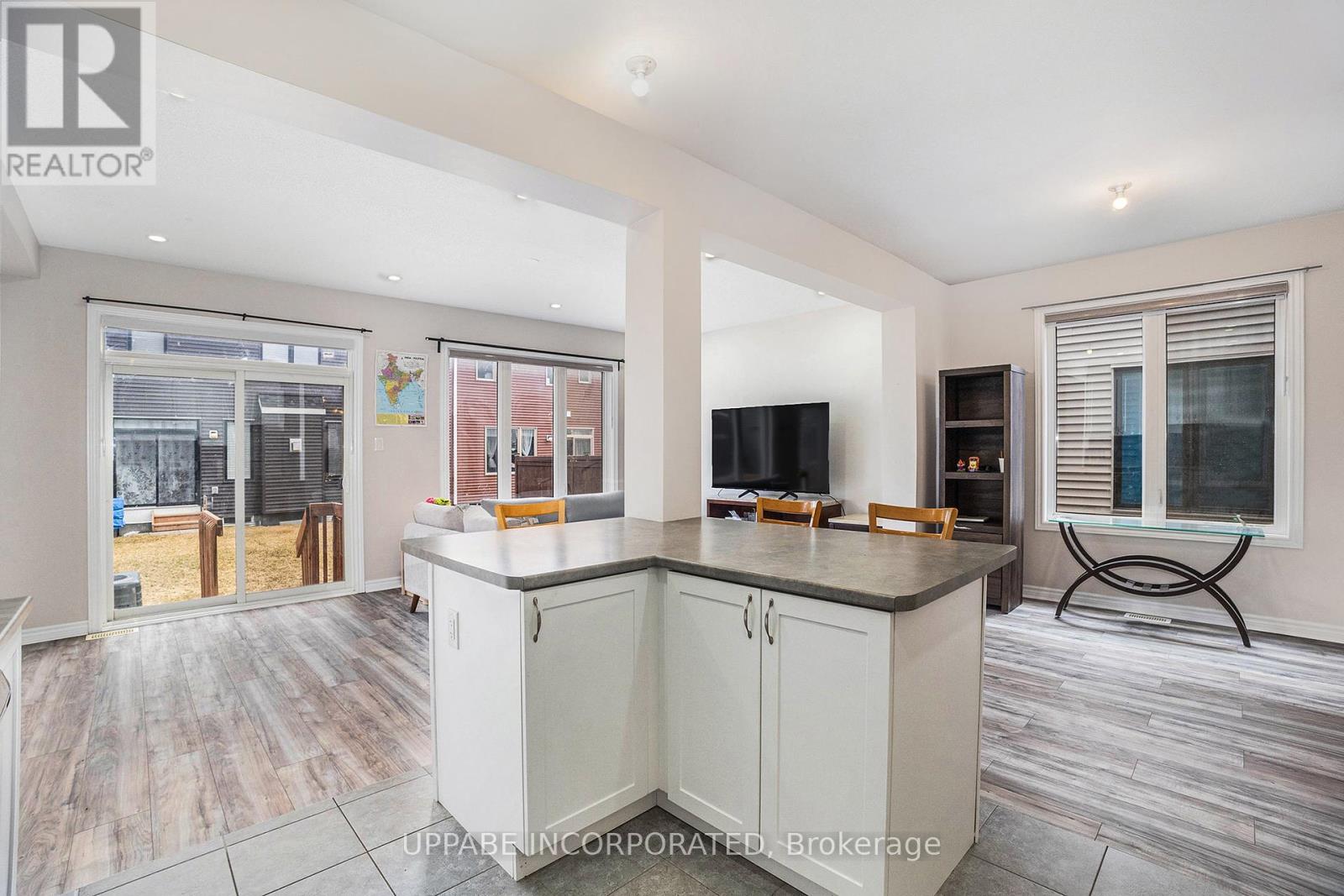 2326 Watercolours Way