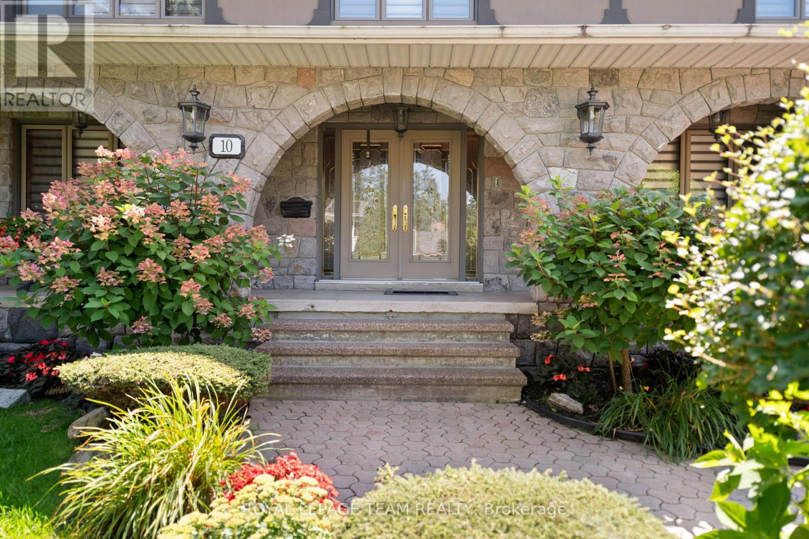 10 Nancy Avenue