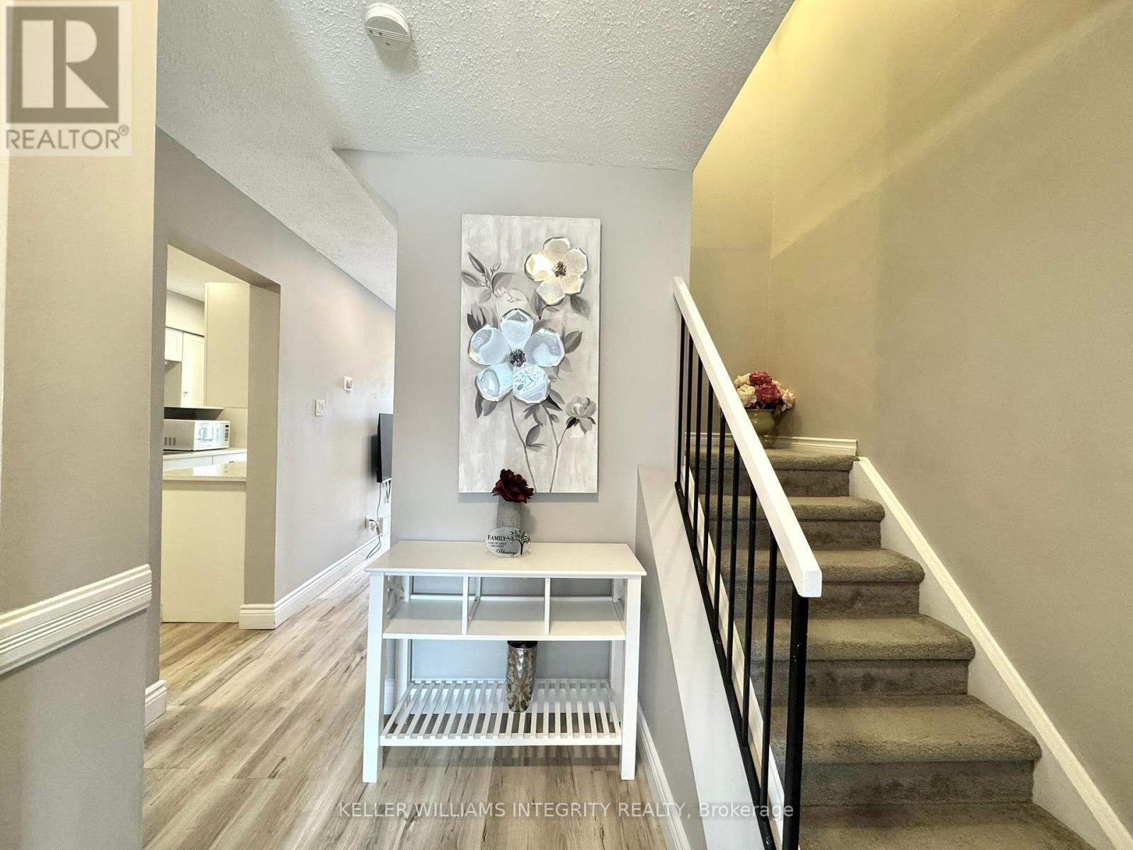 1584 Hoskins Crescent