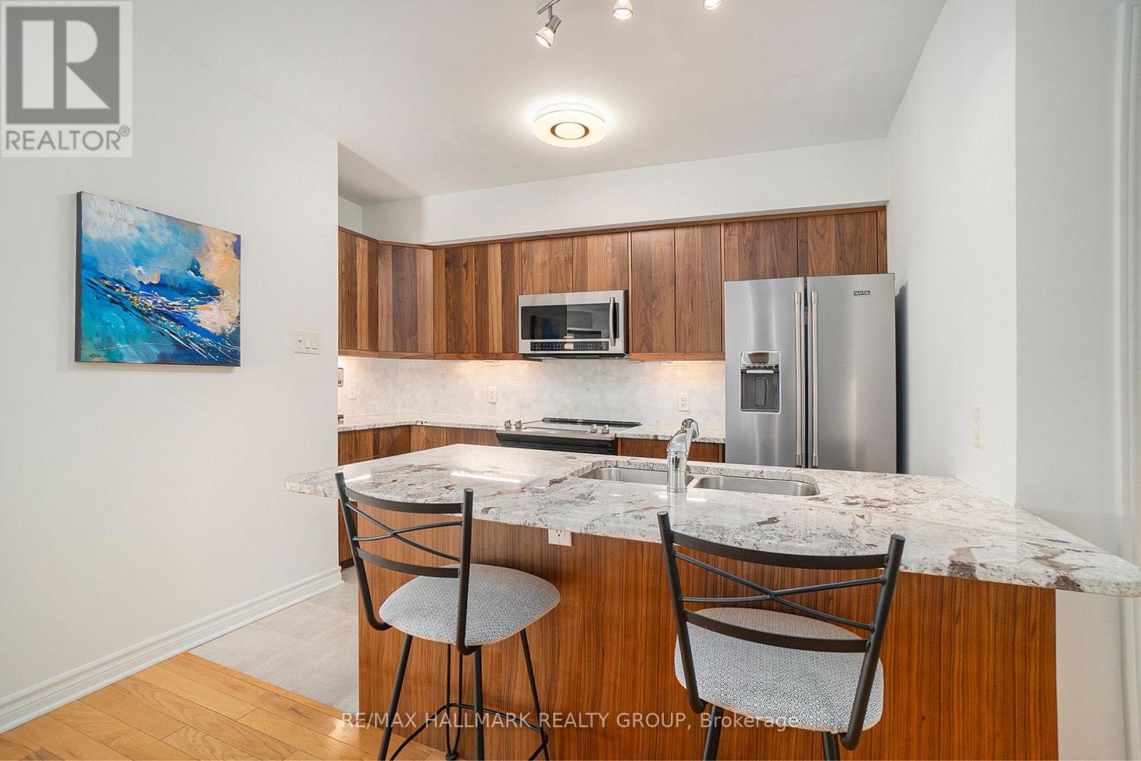 1601 - 445 Laurier Avenue W
