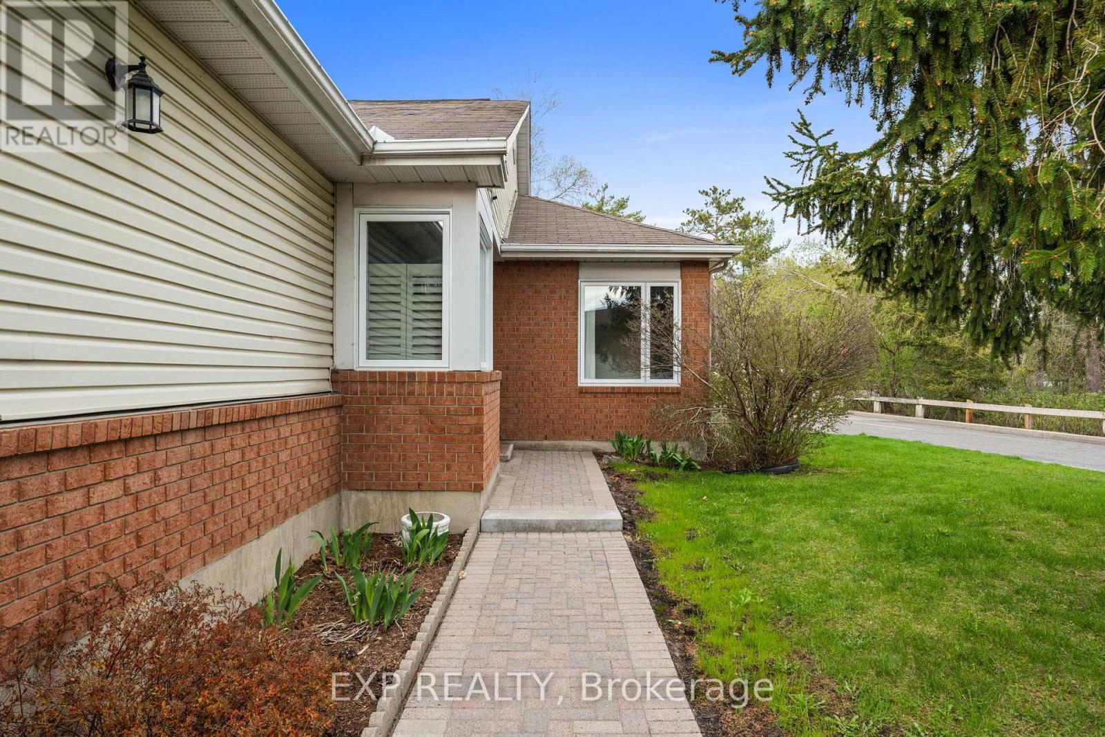 1 Heather Glen Court