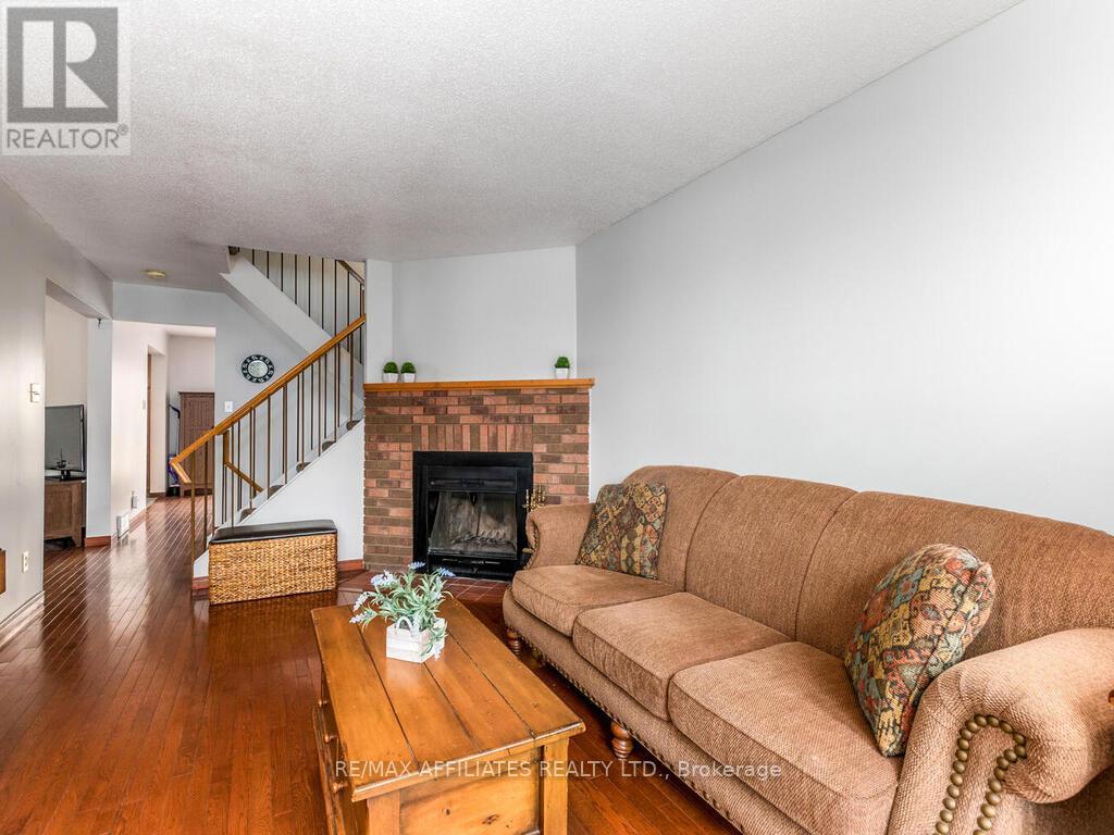 1015 Alenmede Crescent