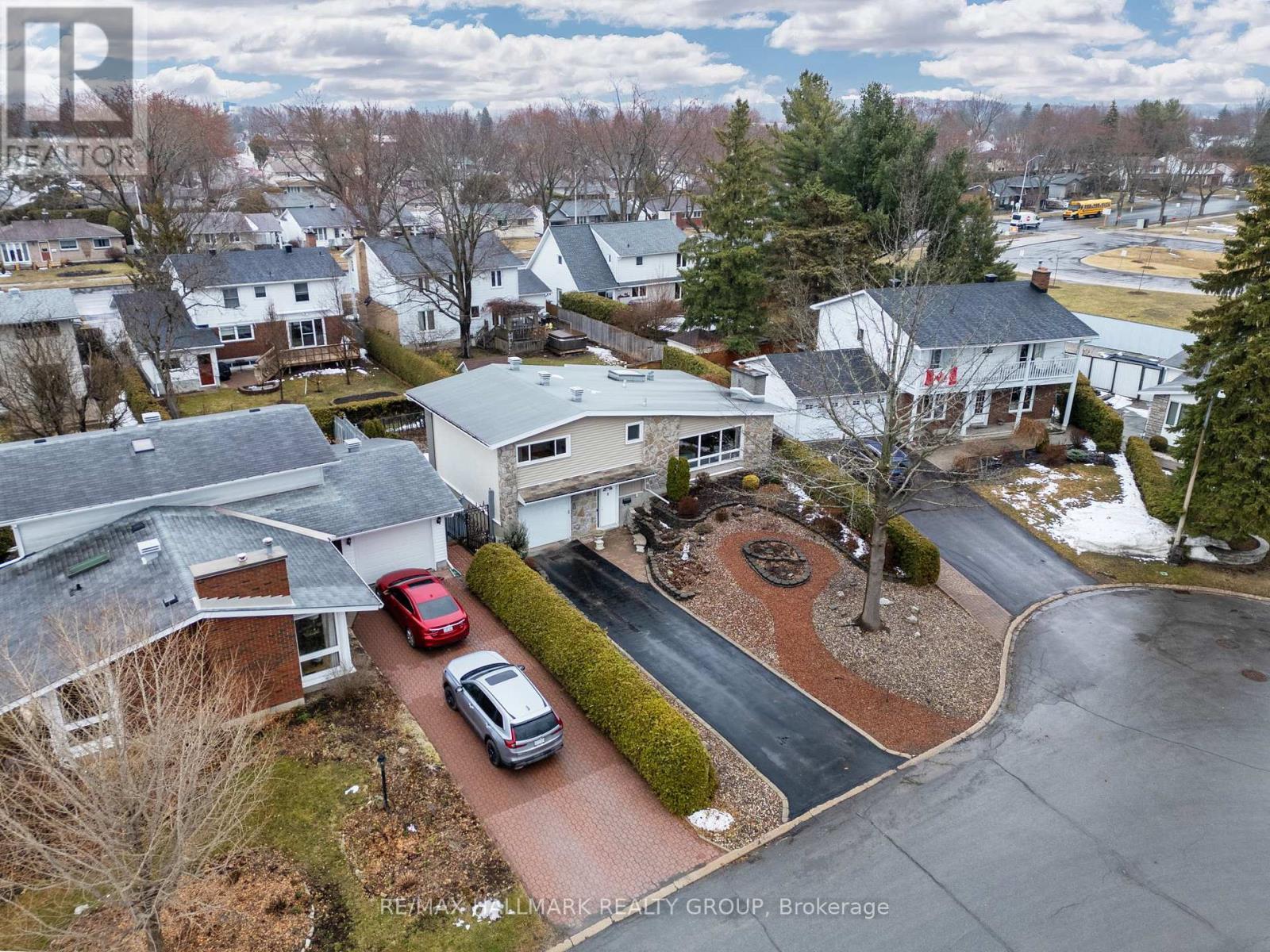664 Glenhurst Crescent