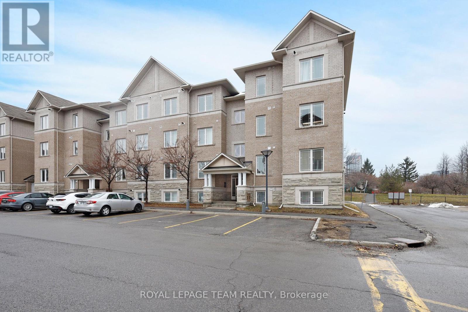 4 - 385 Paseo Private