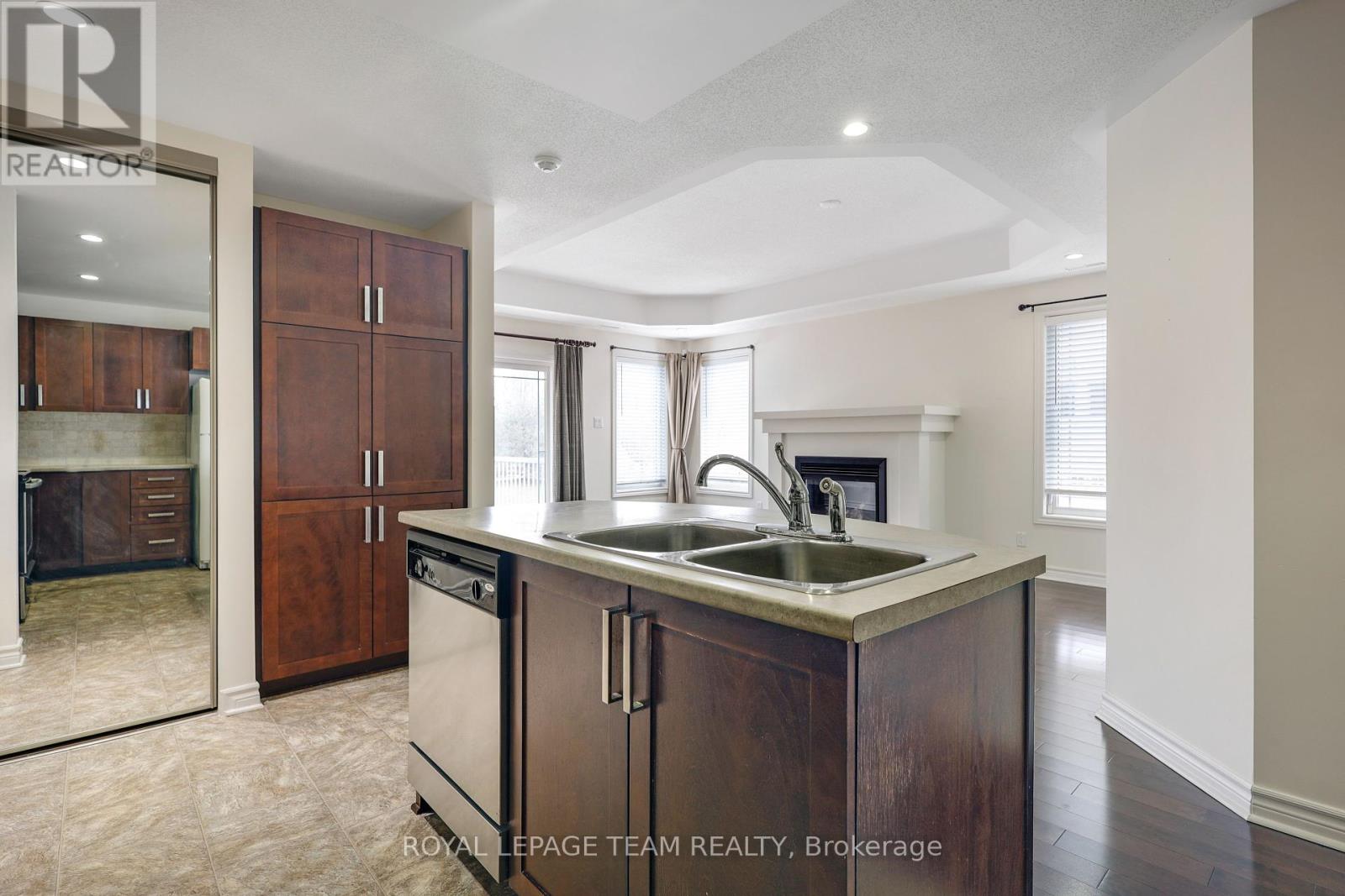 4 - 385 Paseo Private