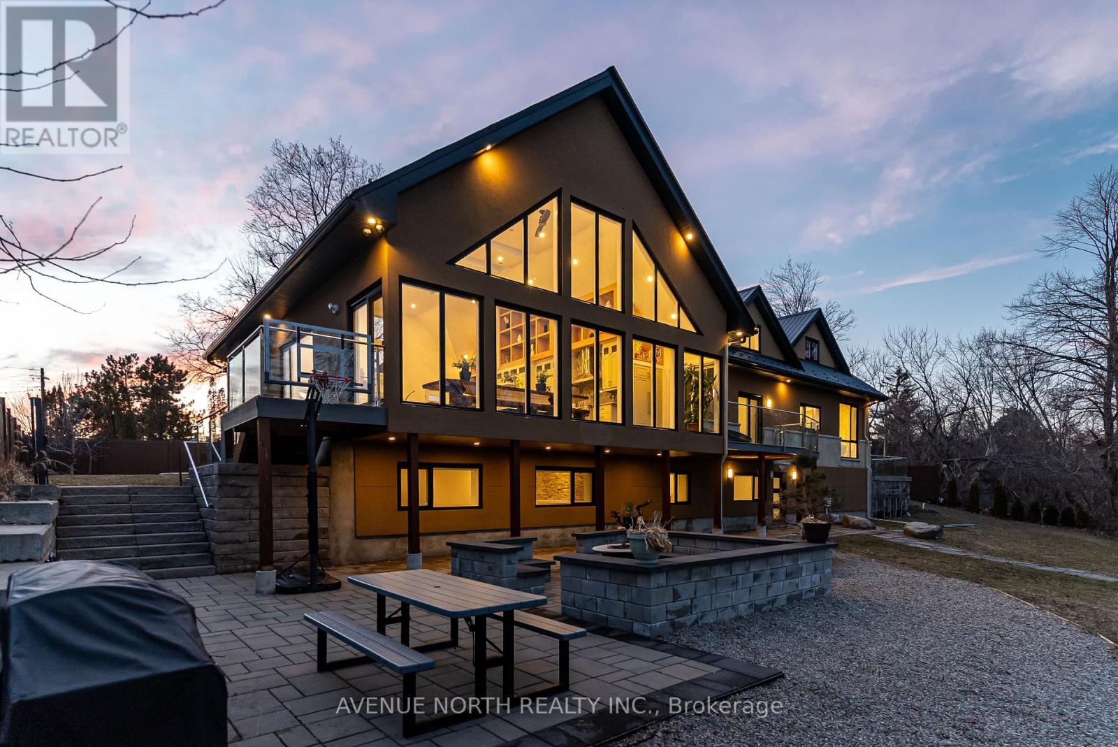 1885 Prince Of Wales Drive