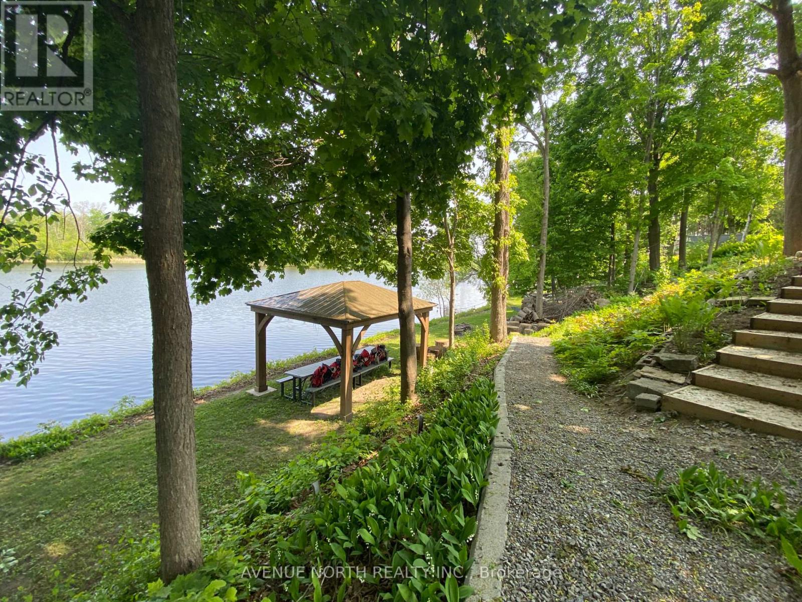 1885 Prince Of Wales Drive