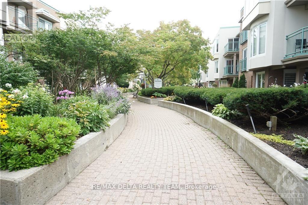 302a - 62 Donald Street