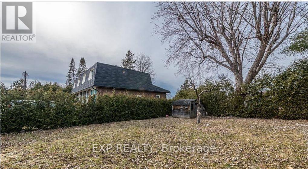 109 Meadowlands Drive W