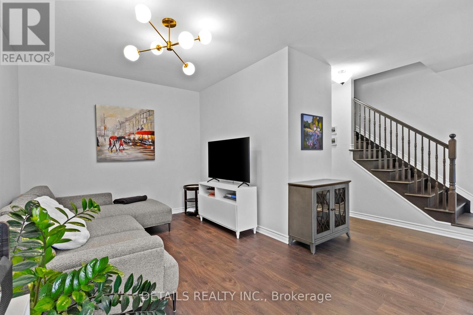 827 Kiniw Private