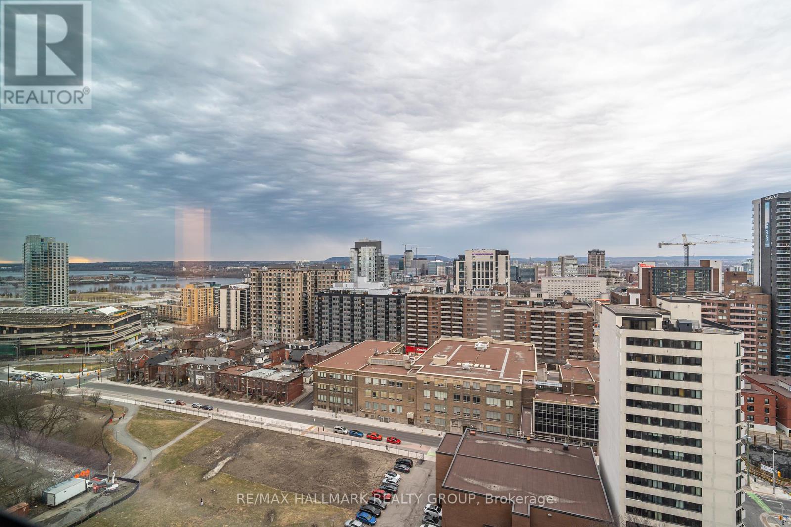 2205 - 500 Laurier Avenue W