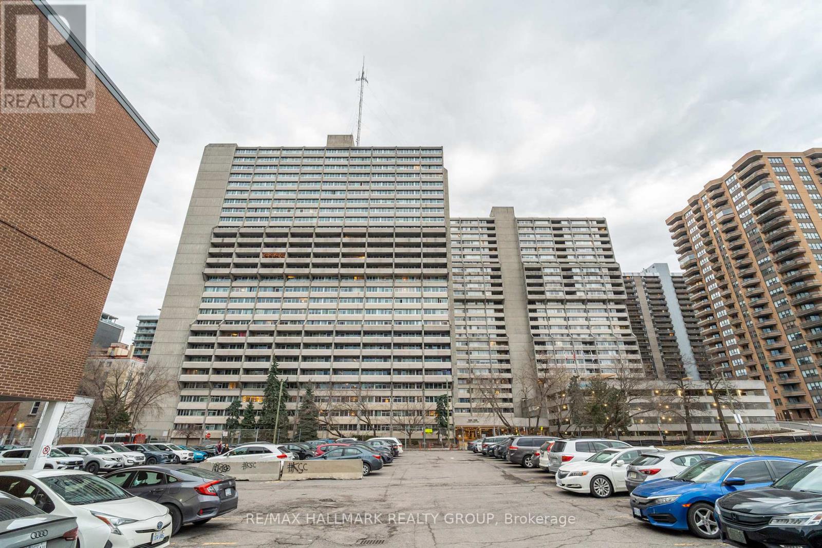 2205 - 500 Laurier Avenue W