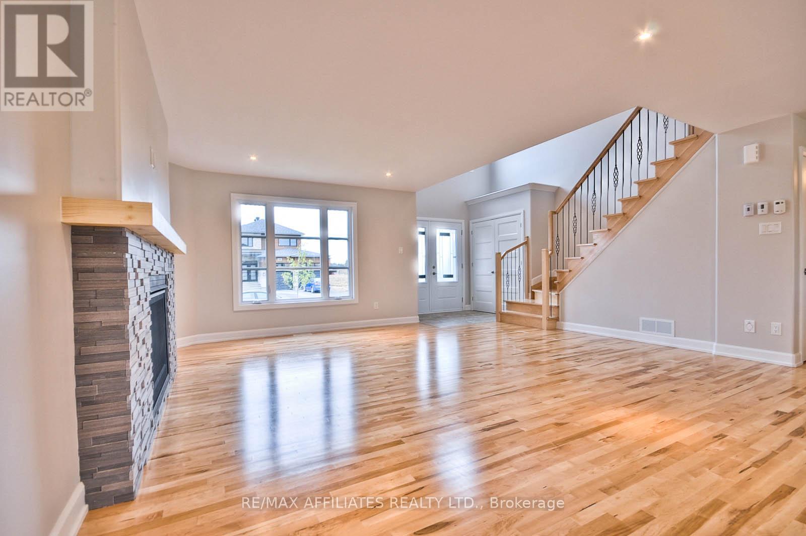 619 Geneva Crescent