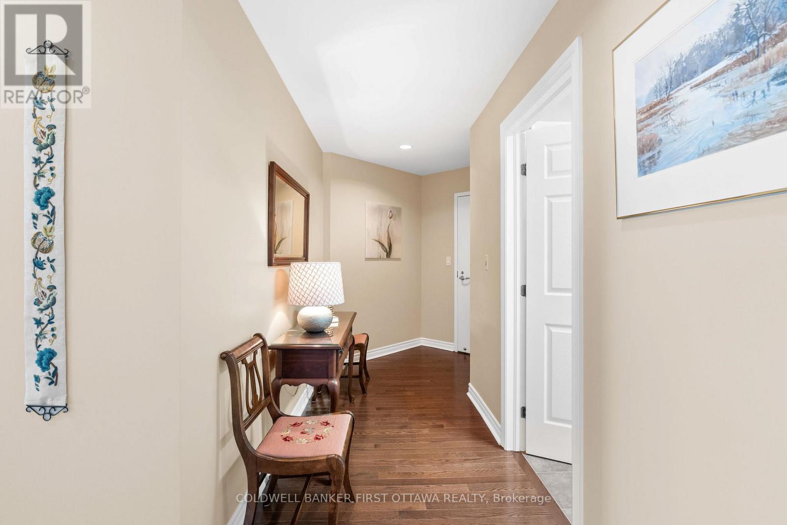 907 - 136 Darlington Private