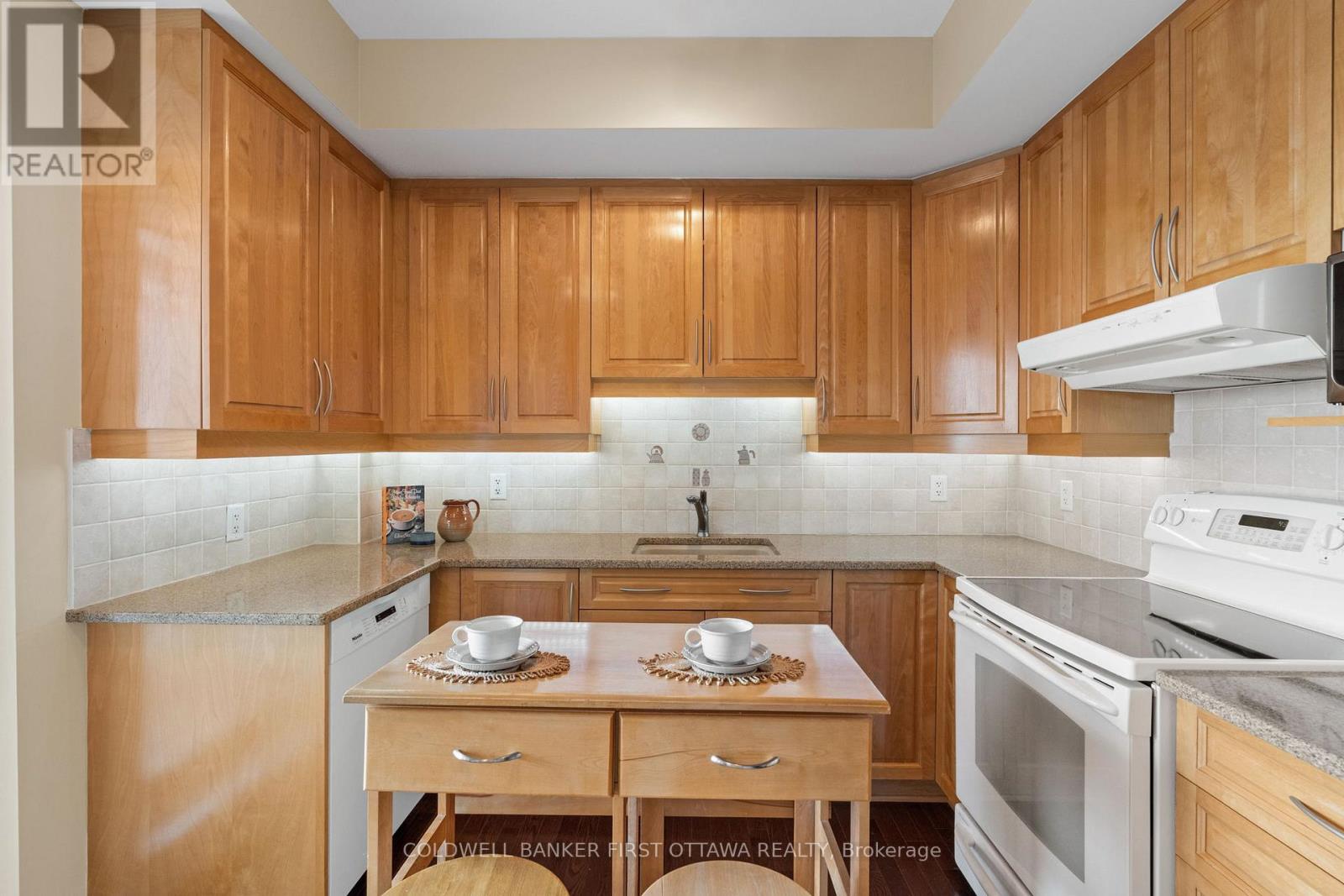 907 - 136 Darlington Private