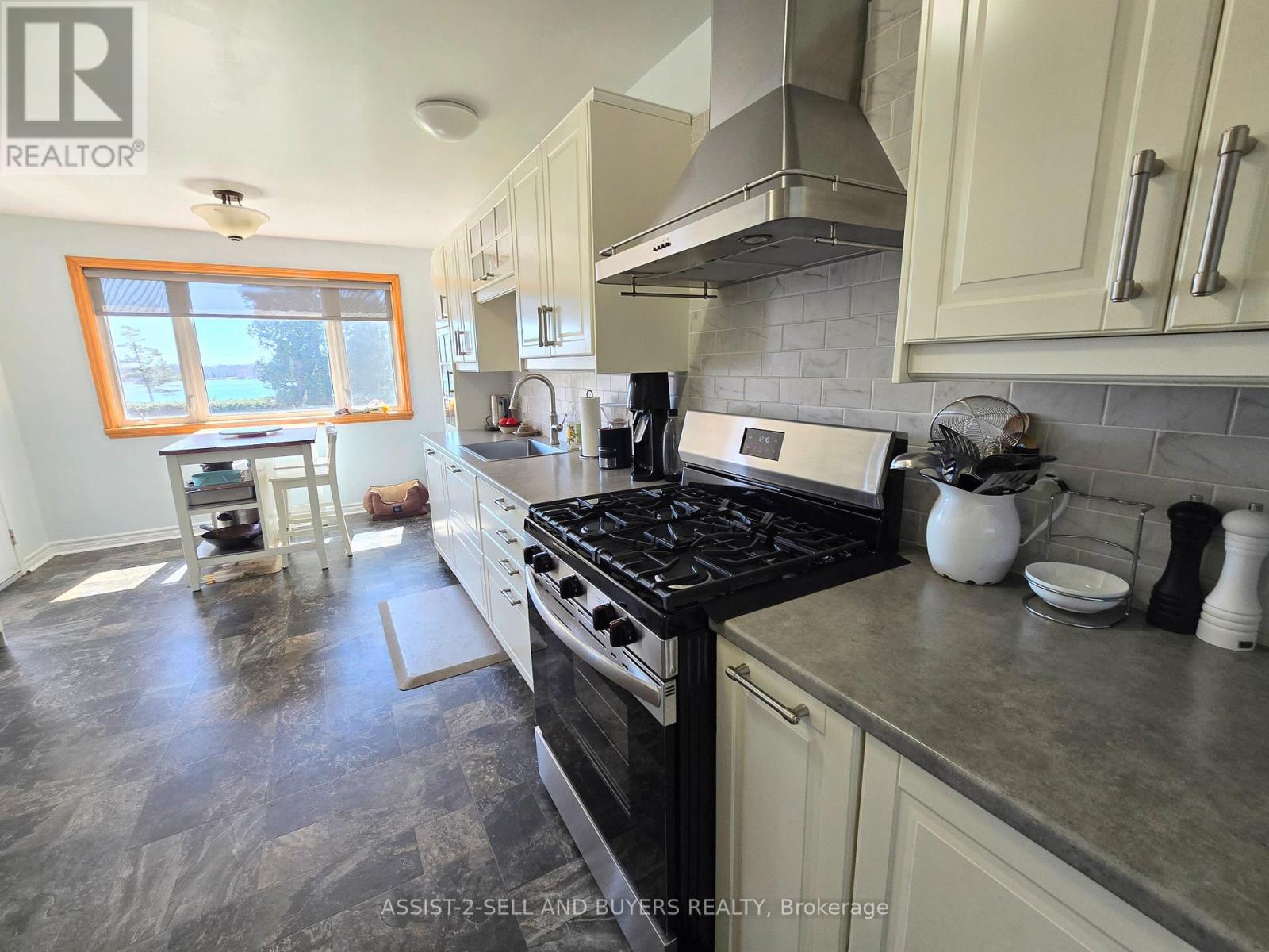 15206 Colonial Drive