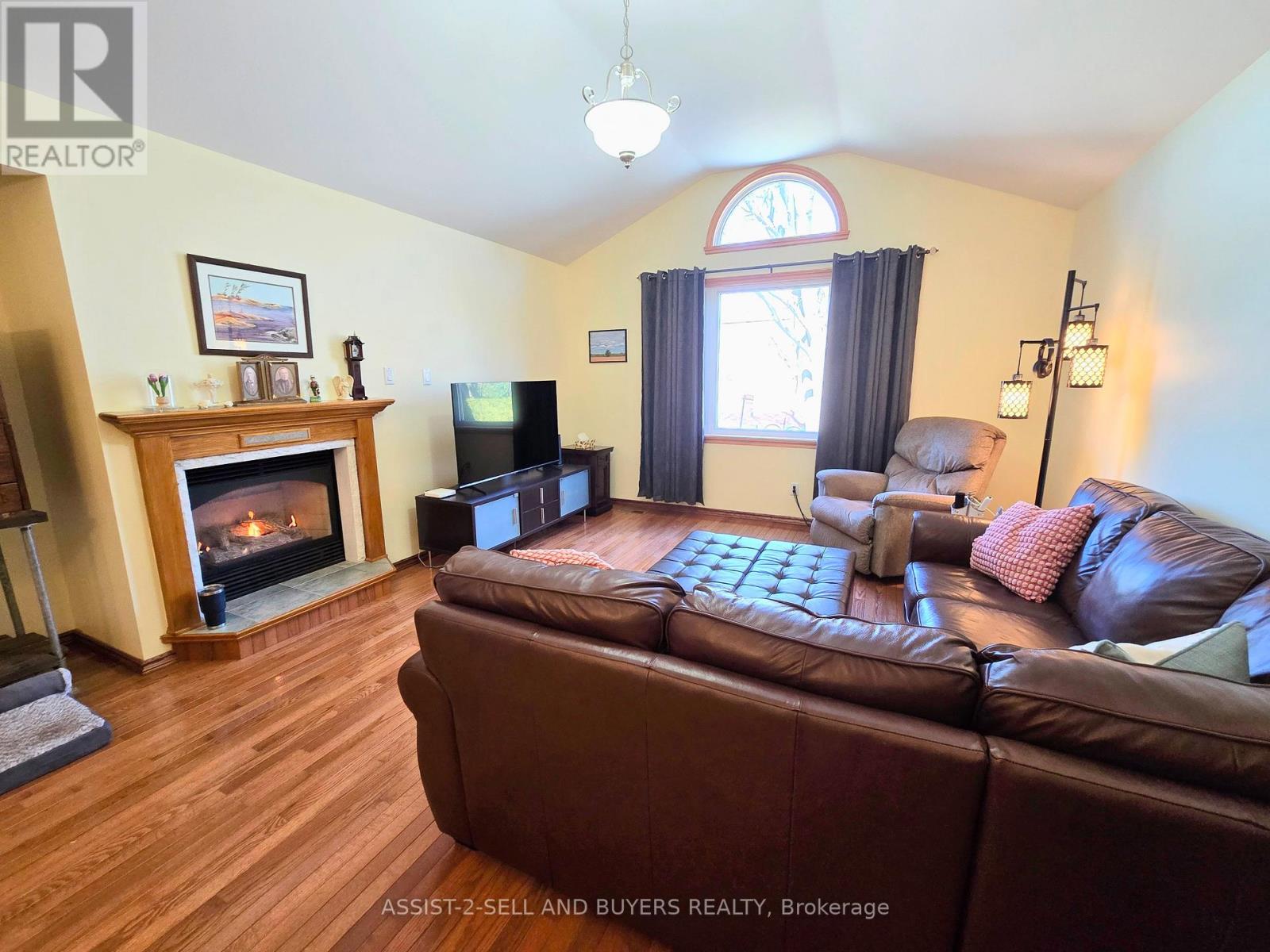 15206 Colonial Drive