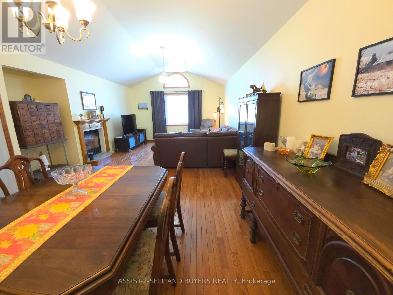 15206 Colonial Drive