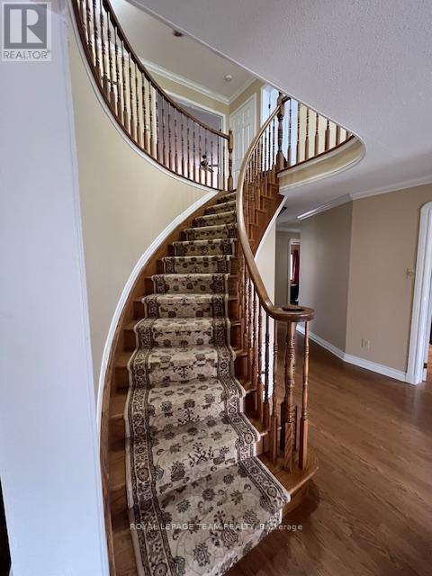 5530 Pettapiece Crescent