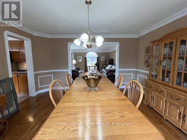 5530 Pettapiece Crescent