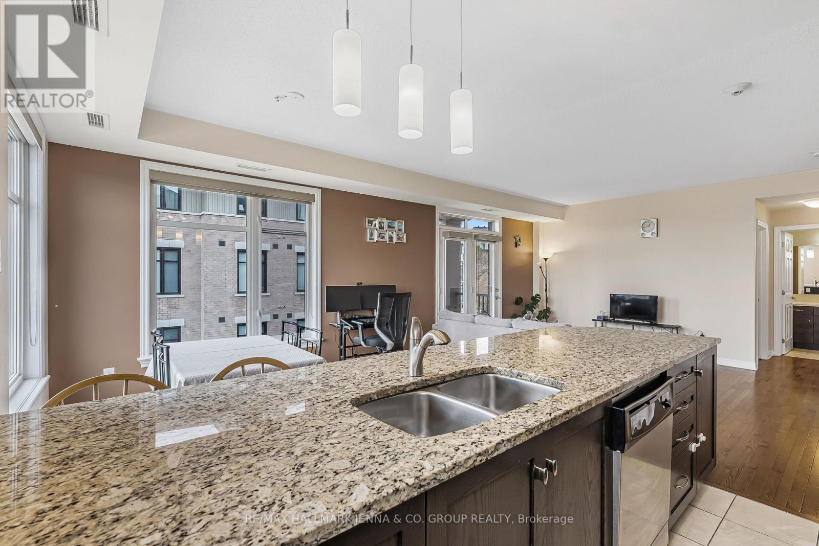 201 - 140 Guelph Private