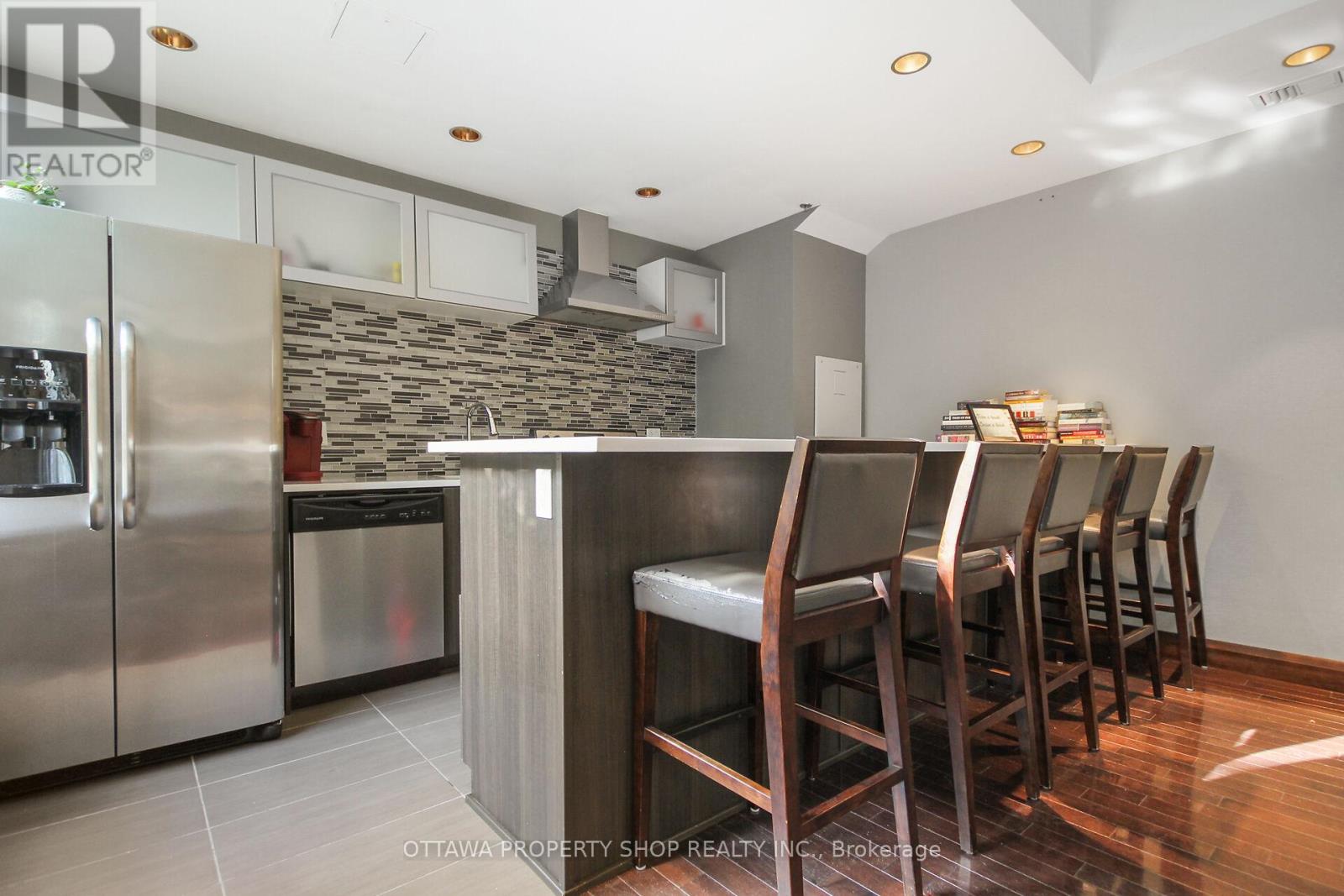 1205 - 238 Besserer Street