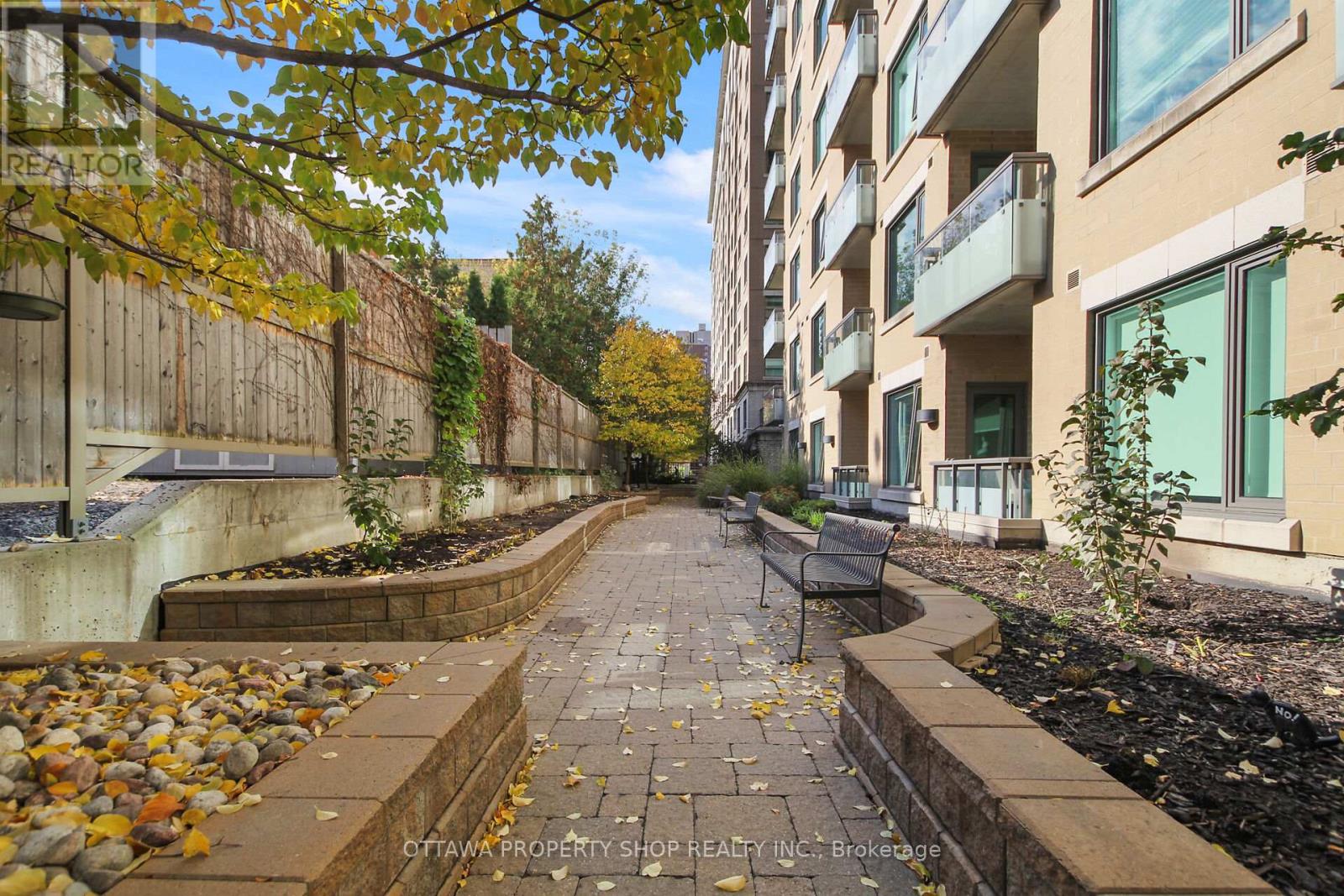 1205 - 238 Besserer Street