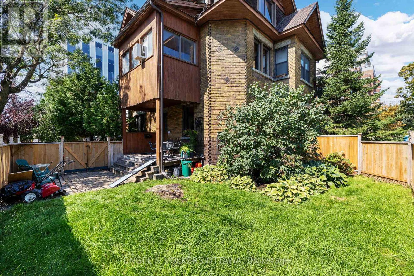 215 Argyle Avenue