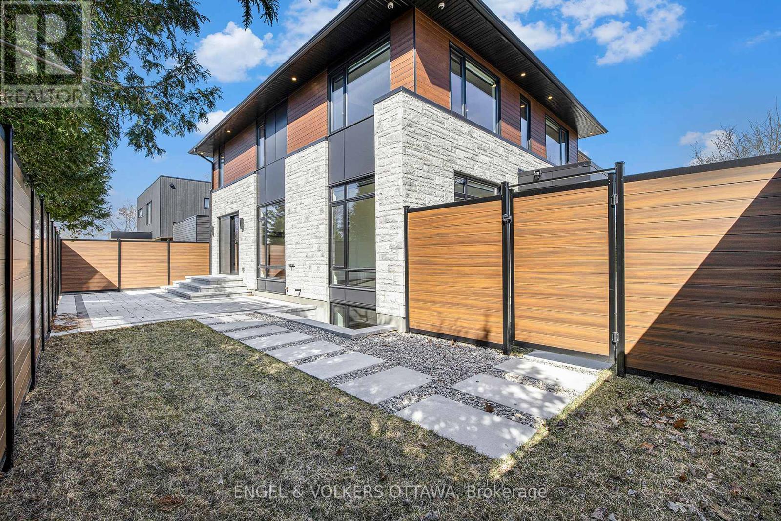 888 Melwood Avenue