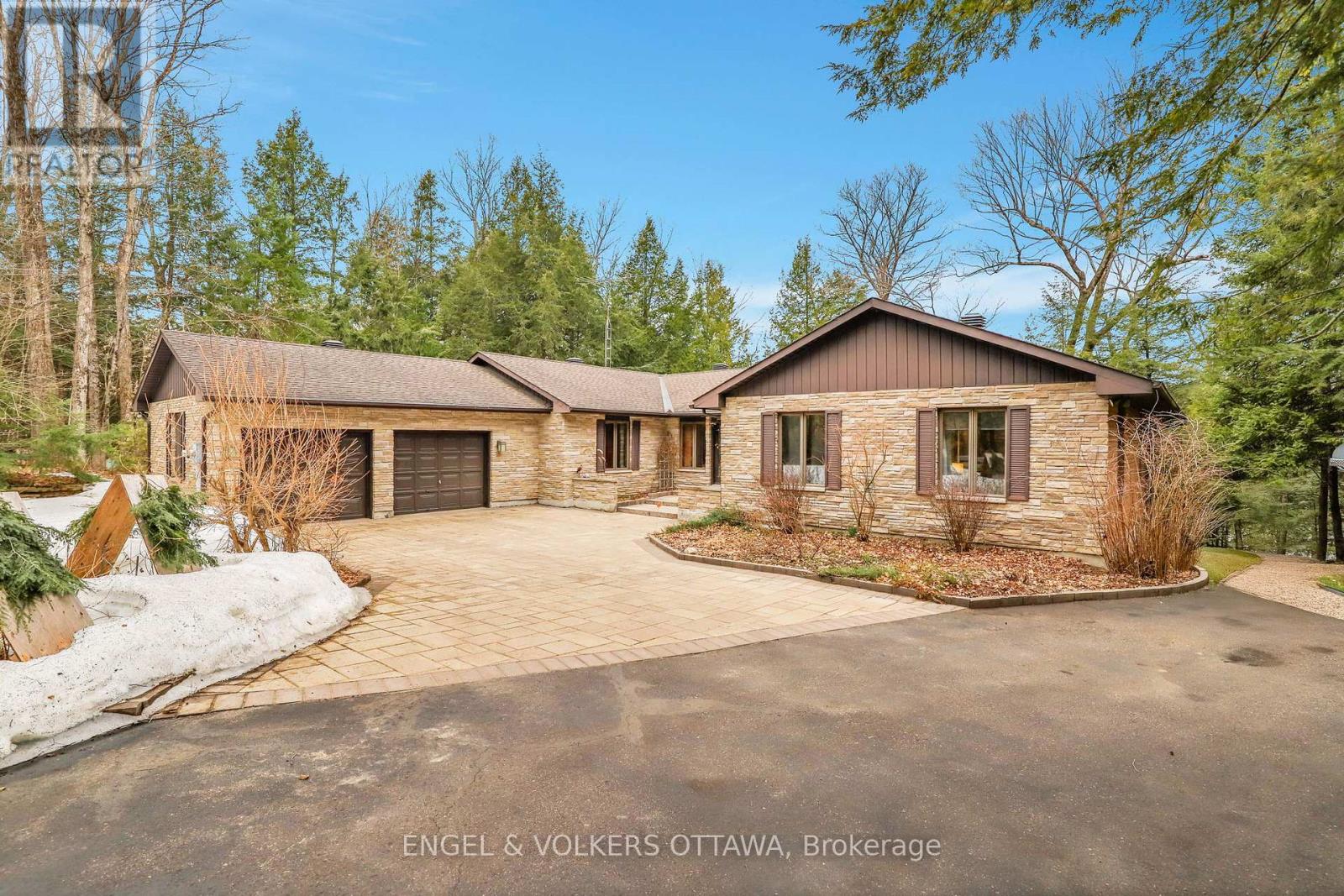 7 Deerfield Drive