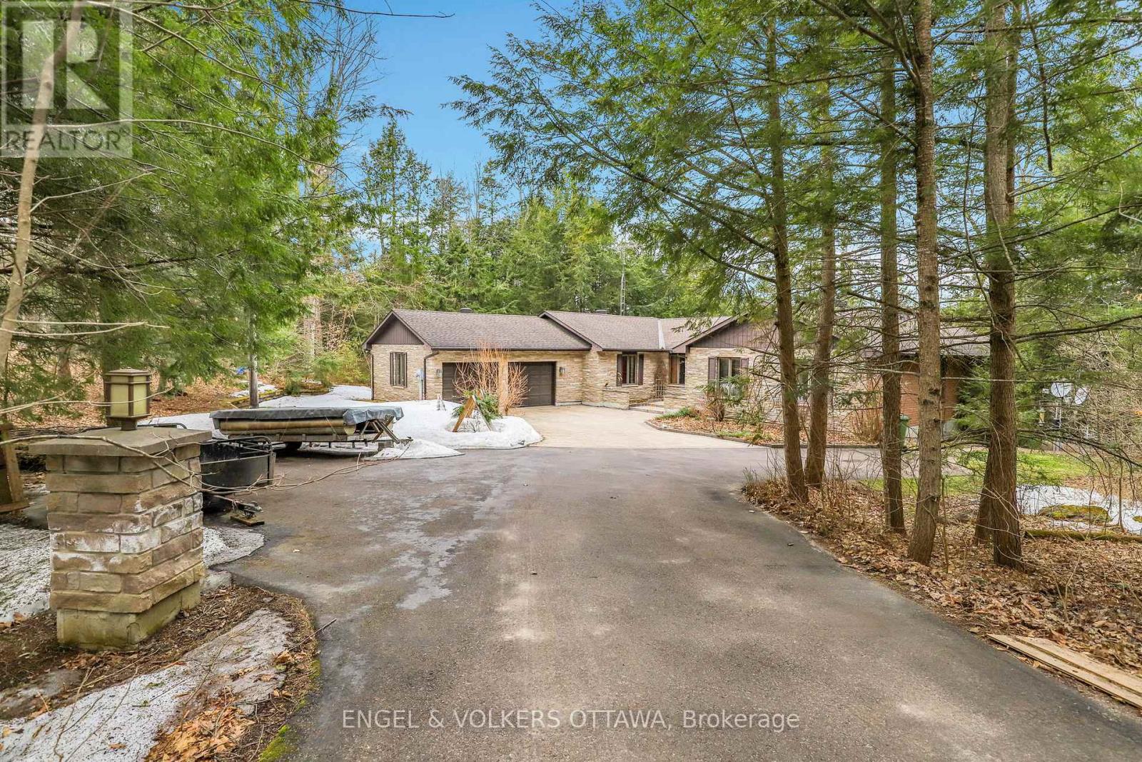 7 Deerfield Drive