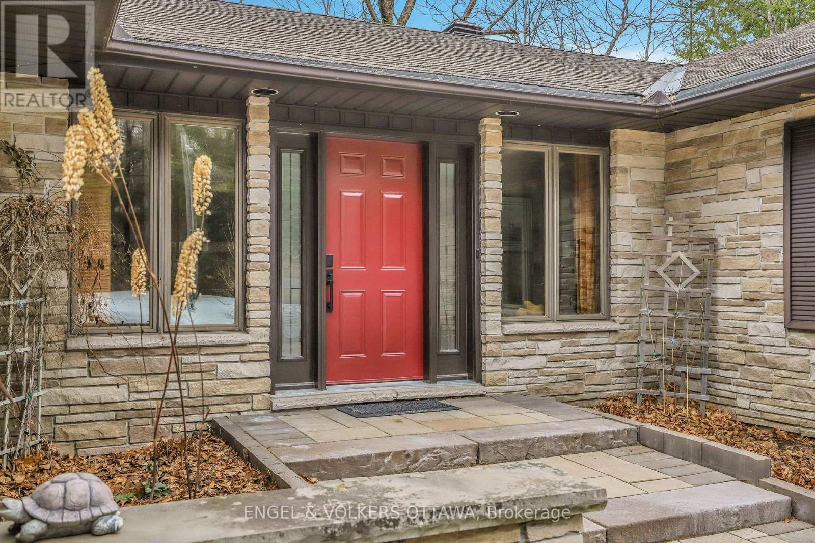 7 Deerfield Drive