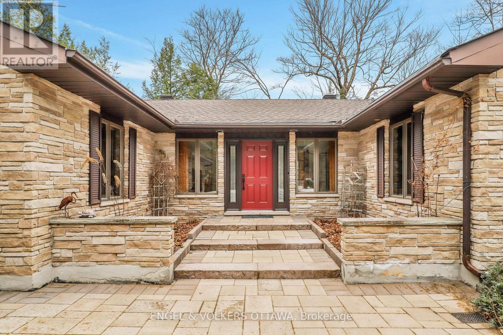 7 Deerfield Drive