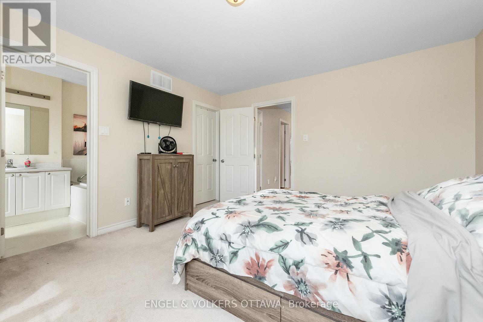 968 Linaria Walk