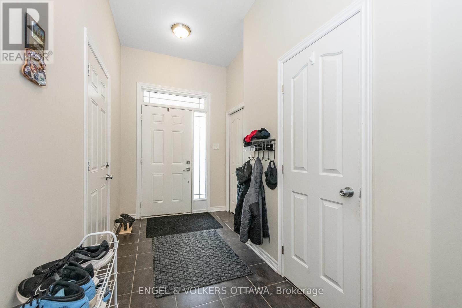 968 Linaria Walk