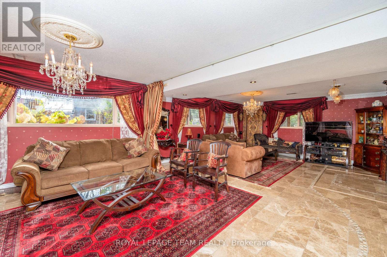1100 Moffatt Drive