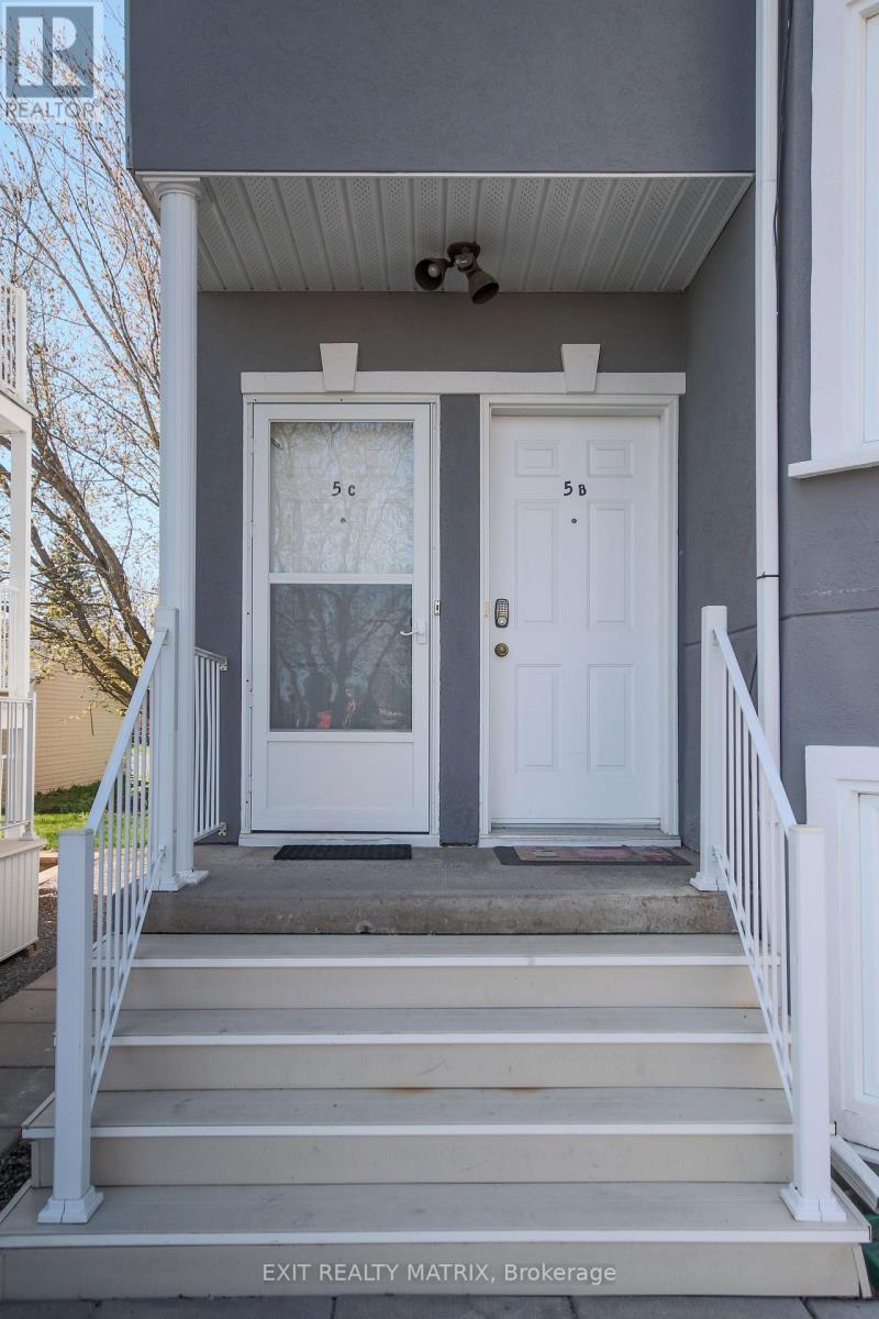 5c - 75 Lapointe Boulevard