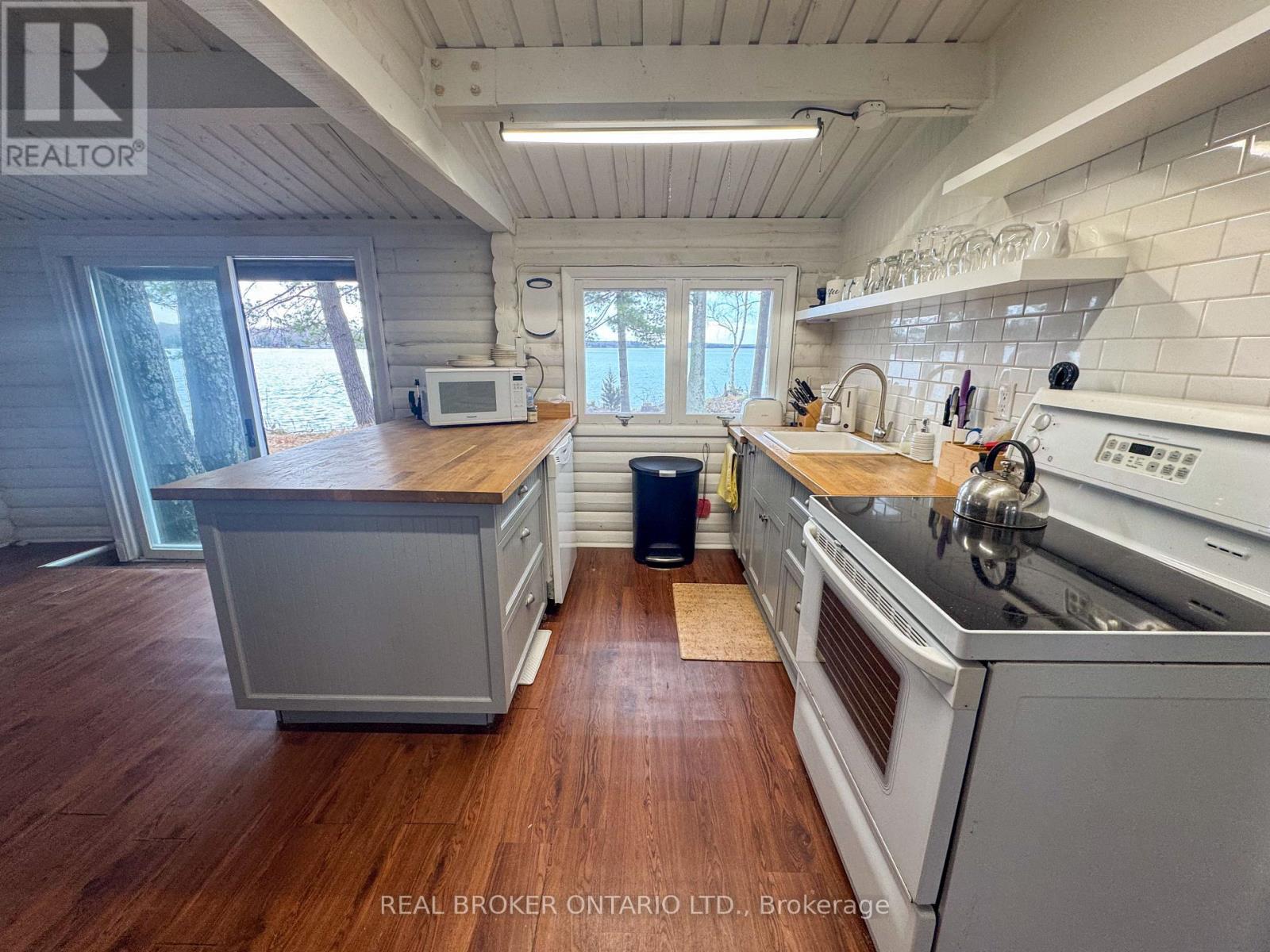 101 Fairclough Island