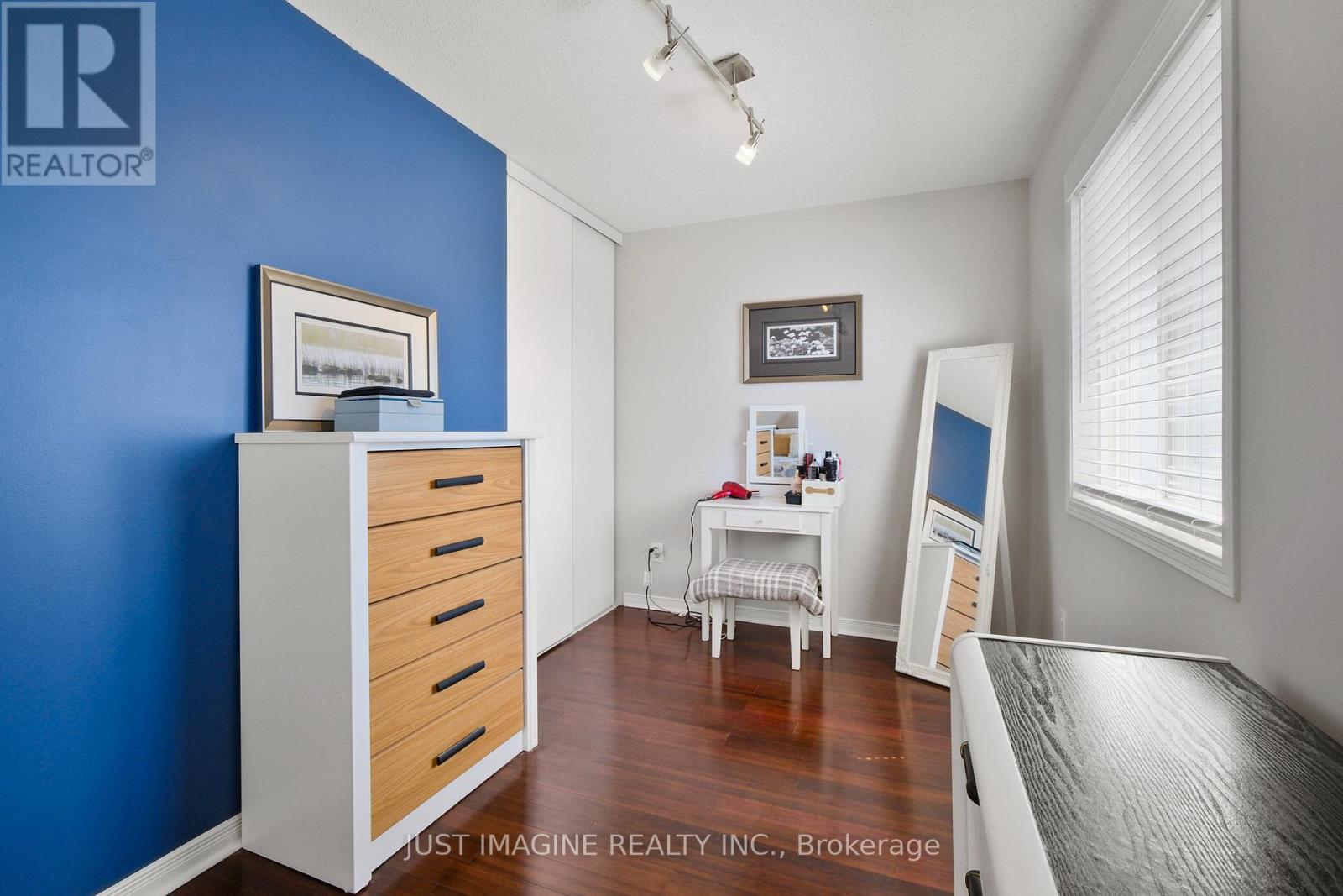 24 Binbury Way