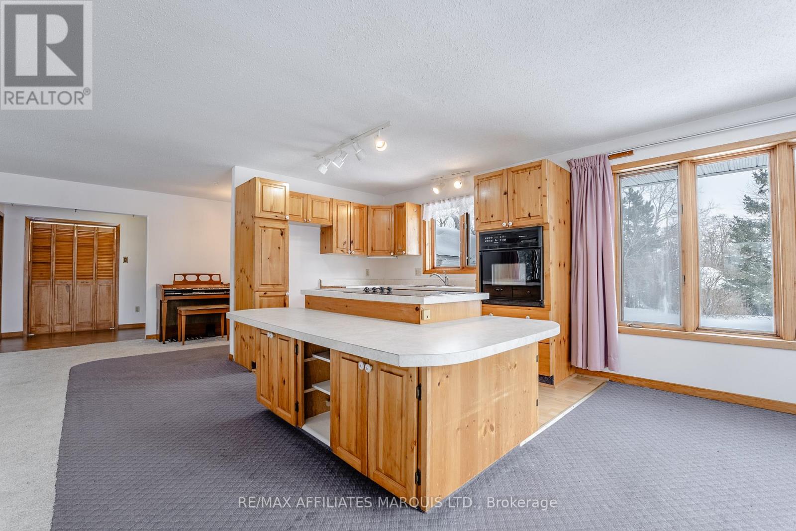 10984 County Rd 2 Road