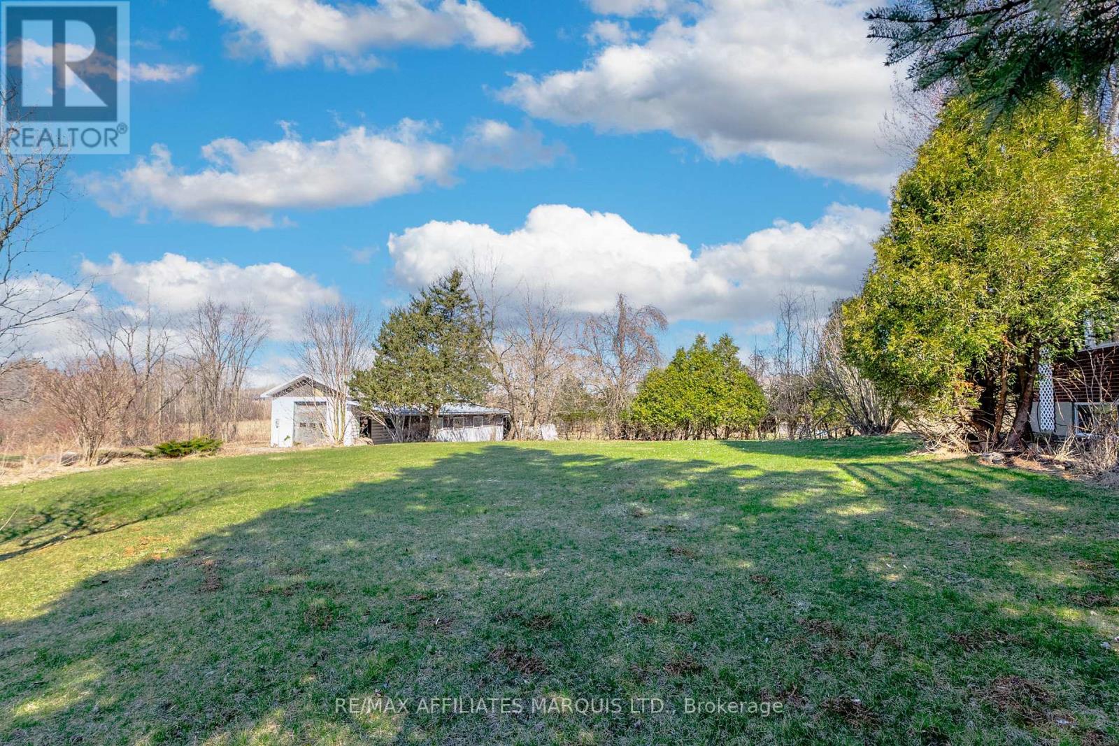 10984 County Rd 2 Road